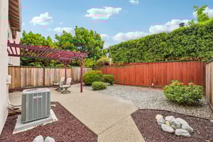 Holly Cir-S2104-043.jpg