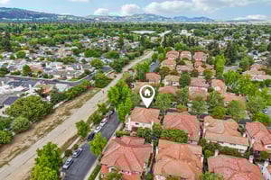 Holly Cir-S2104-053.jpg