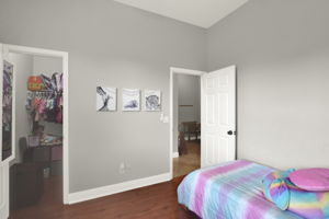  Photo 33