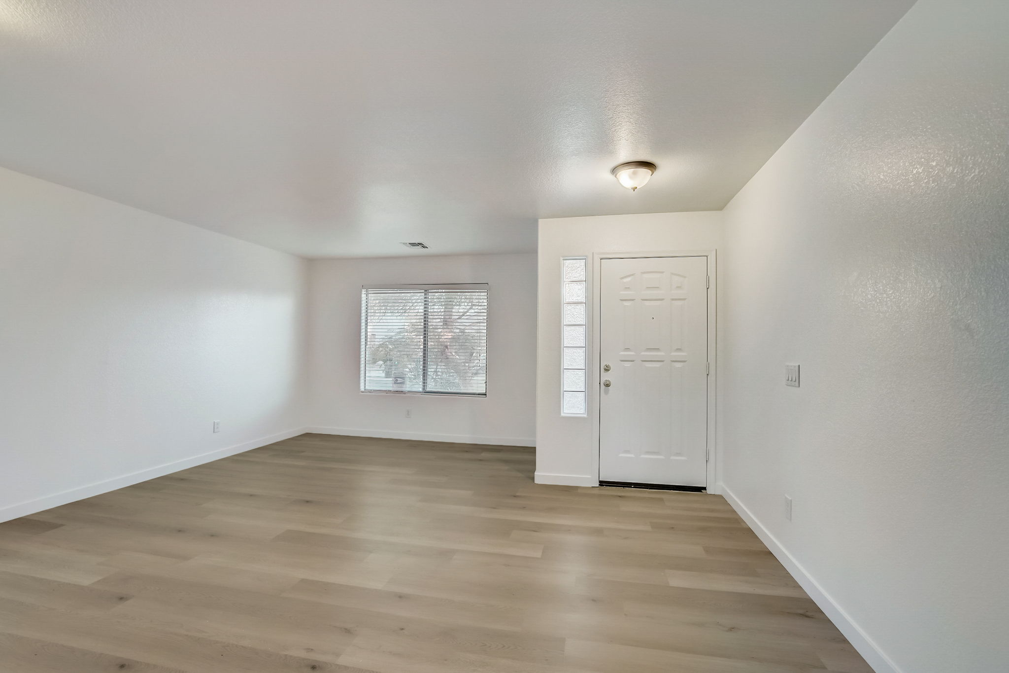 W Rimrock St-005