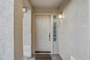 W Rimrock St-004