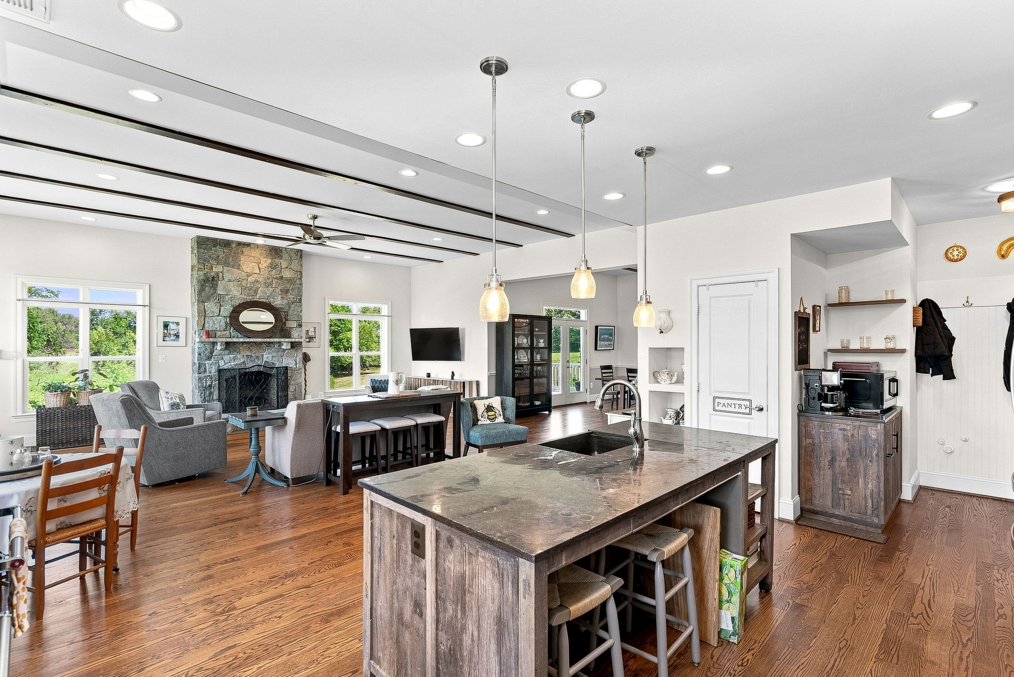  Photo 36