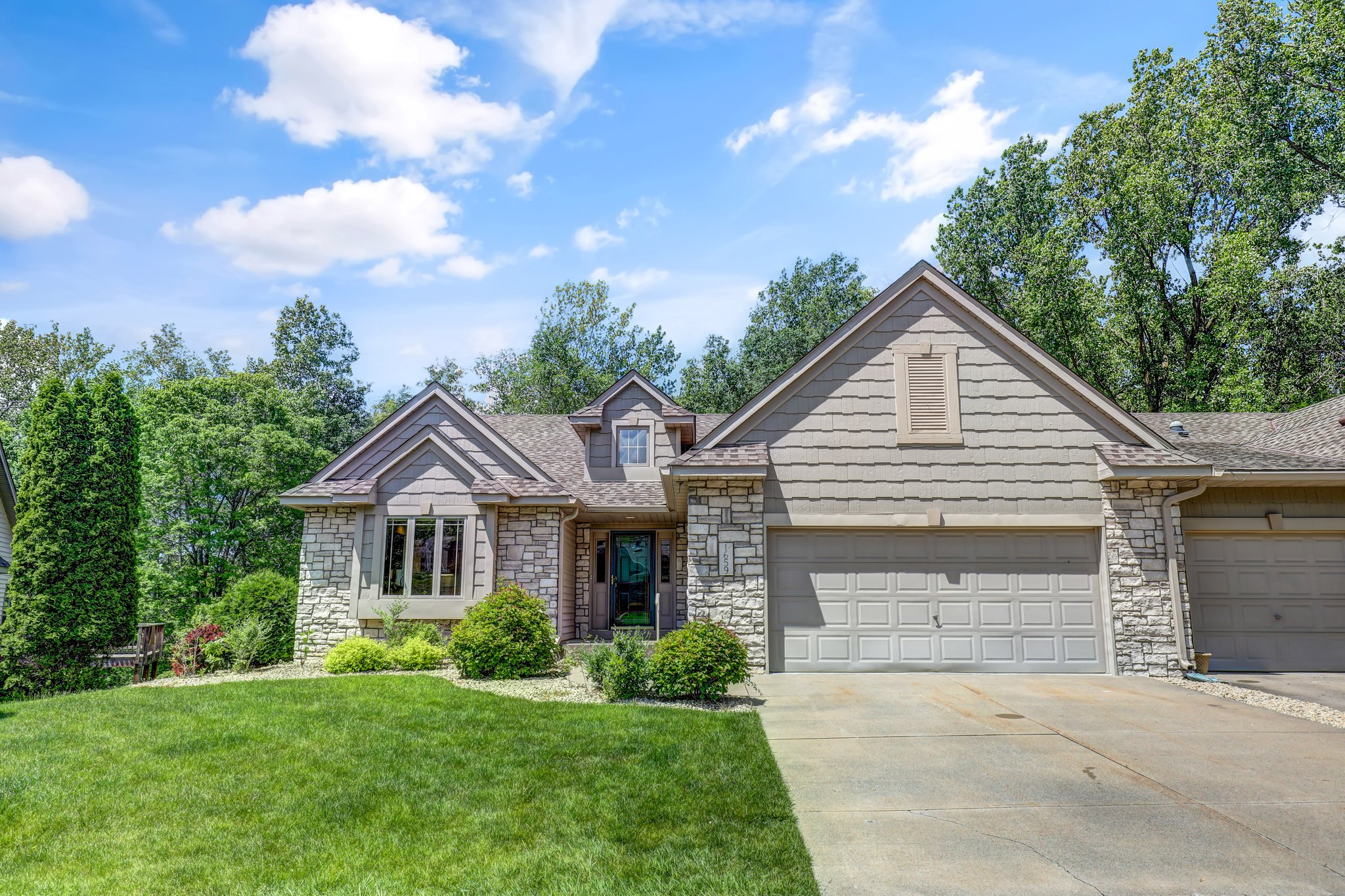 1659 Lakeview Ct, Arden Hills, MN 55112 Mint Real Estate Photography