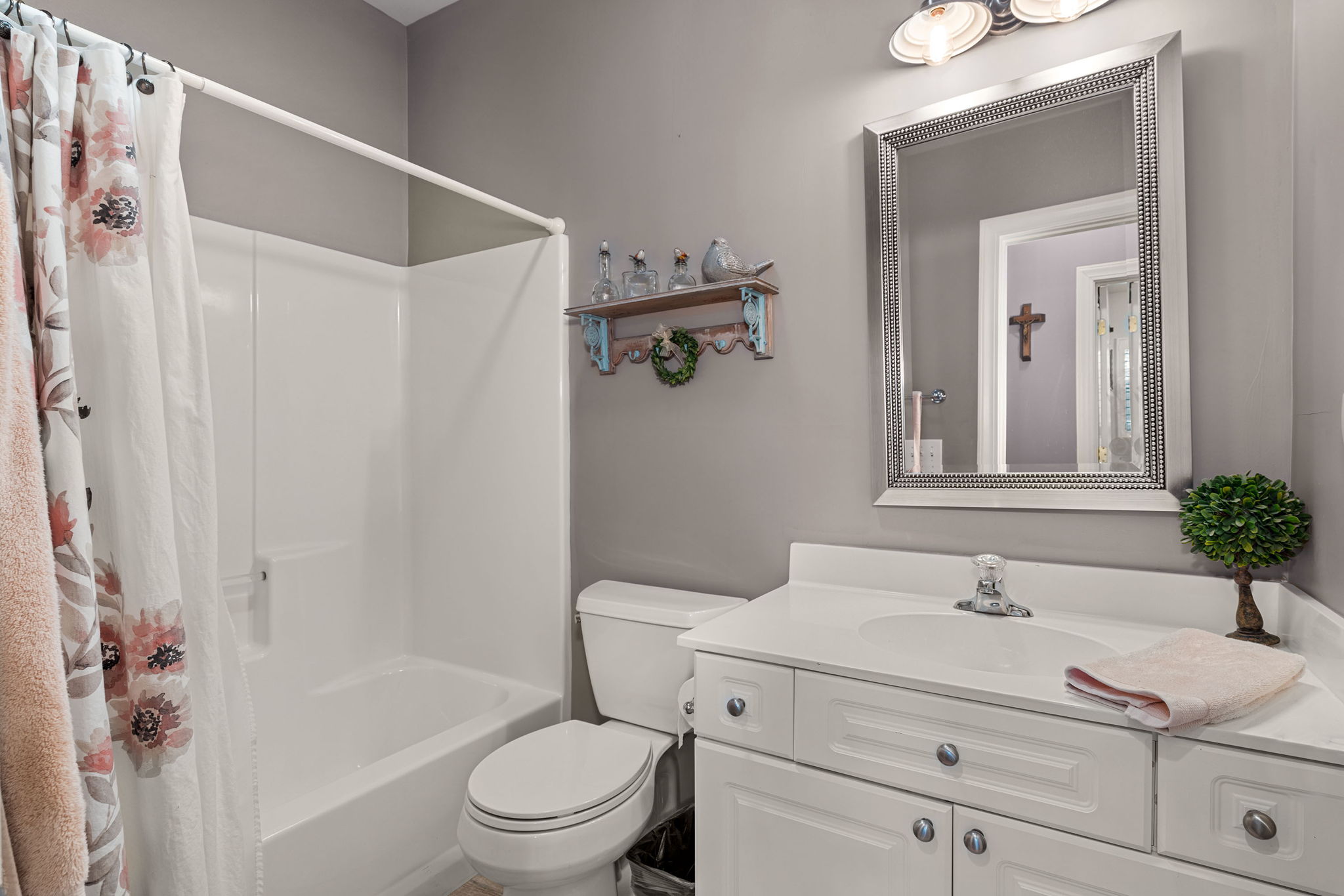 Secondary bathroom with tub shower combo