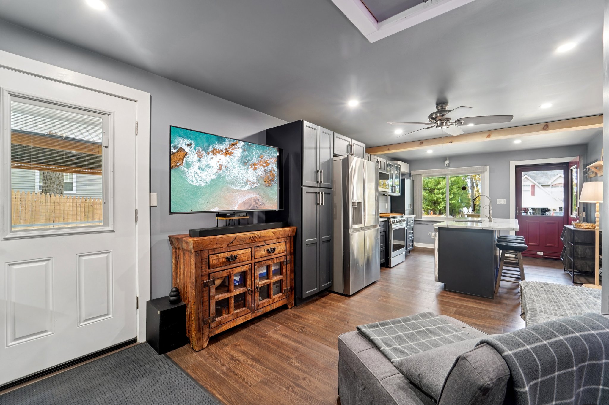 Lakeview Ave-S2910-011.jpg