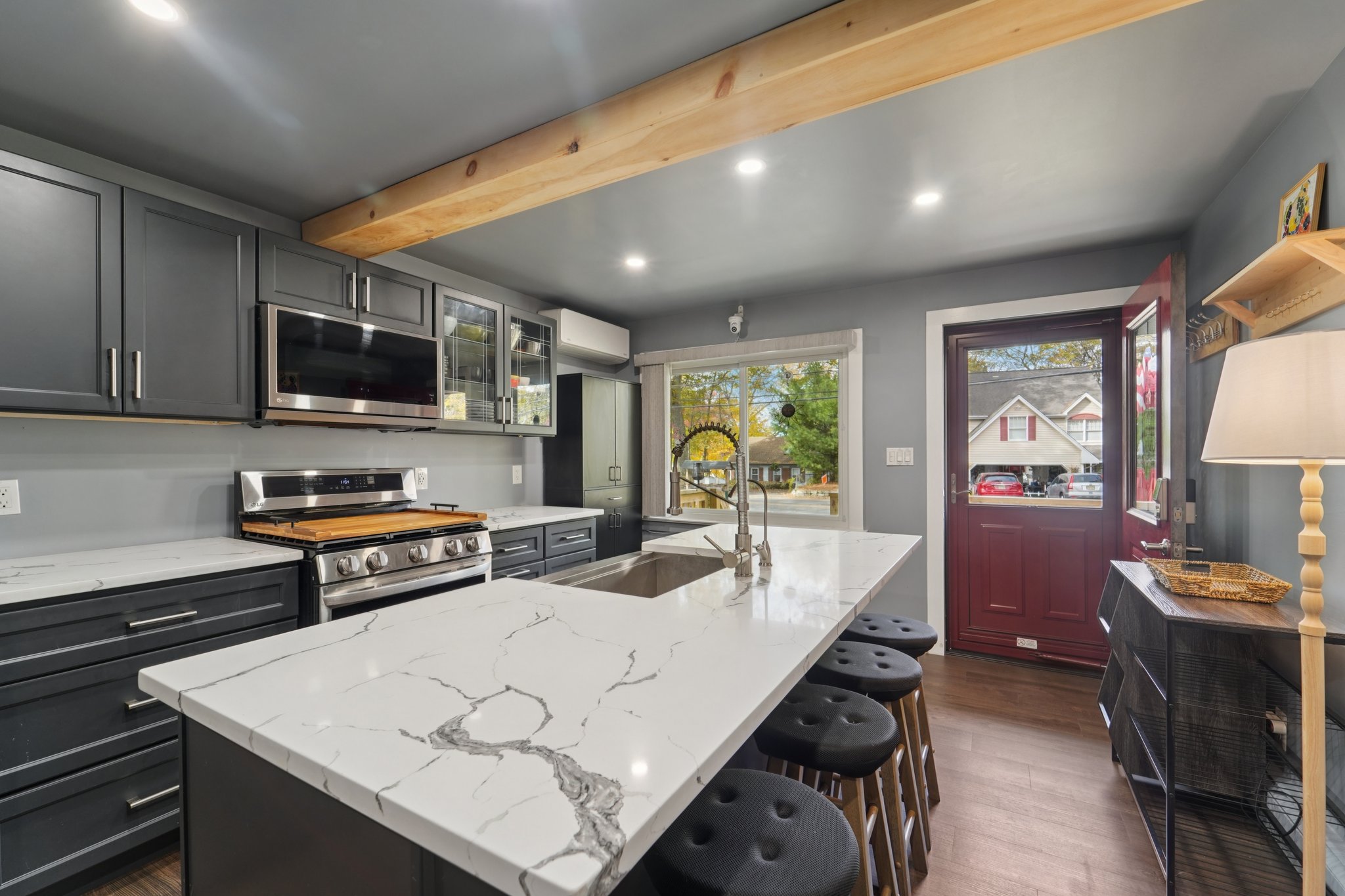 Lakeview Ave-S2910-015.jpg