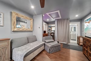 Lakeview Ave-S2910-012.jpg