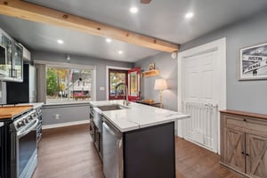 Lakeview Ave-S2910-014.jpg