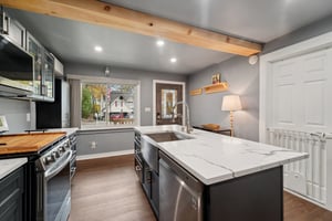 Lakeview Ave-S2910-018.jpg