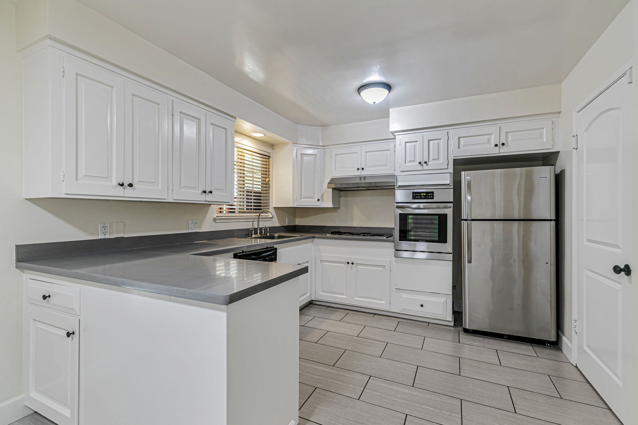 018_166 Monroe St 1  