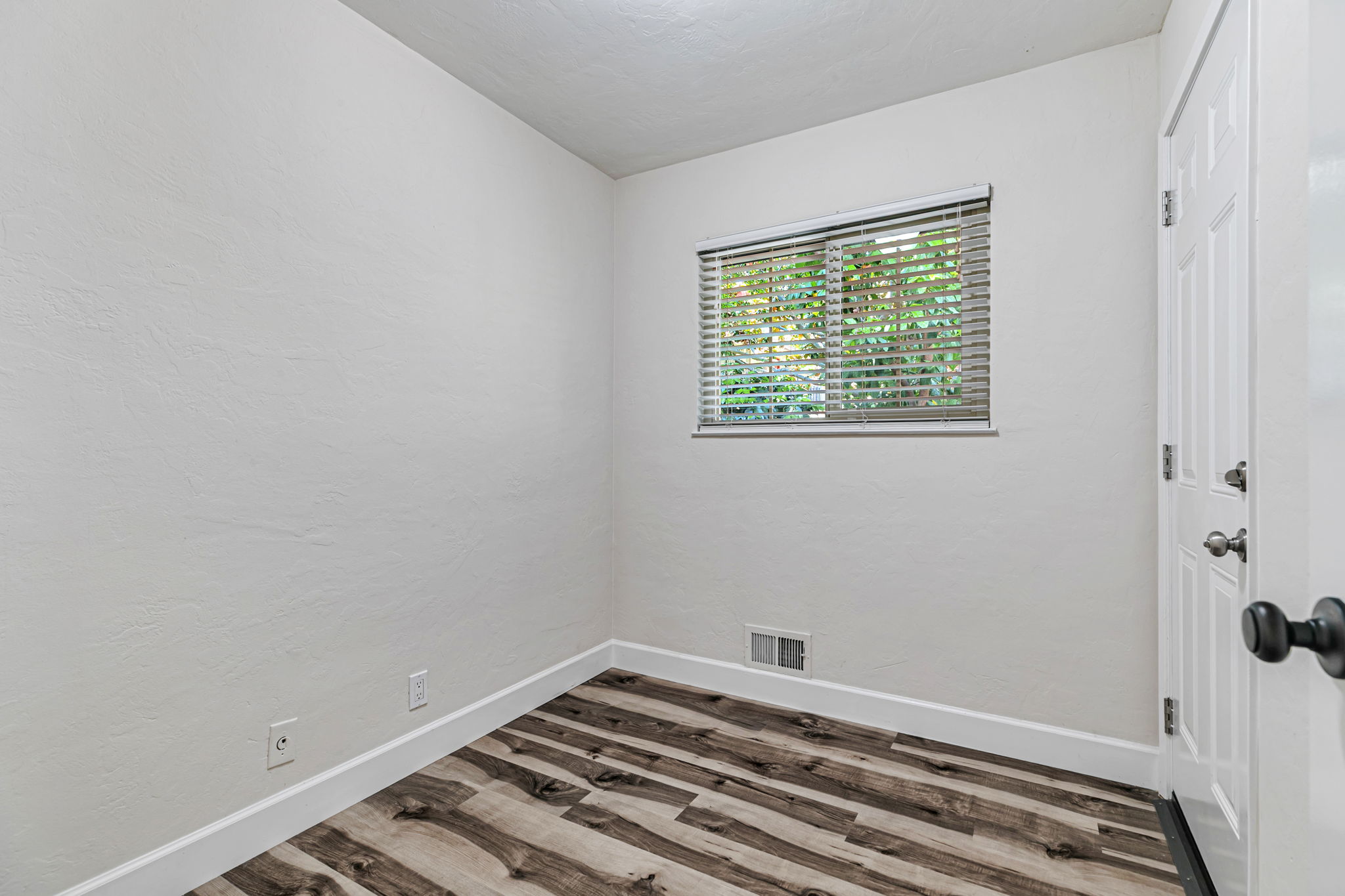 029_166 Monroe St 1  