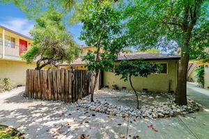 048_166 Monroe St 1  