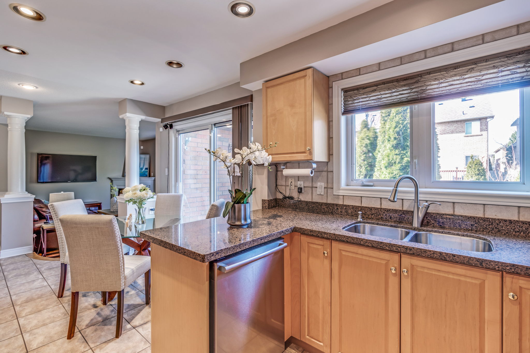 Kitchen/Breakfast Area