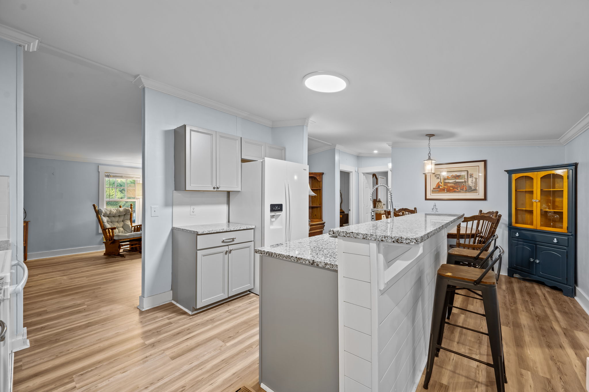 Kitchen and Breakfast Bar