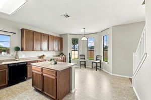 Kitchen/Breakfast Area