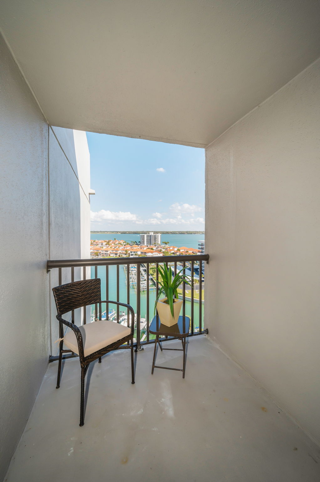 Guest Bedroom2d Balcony