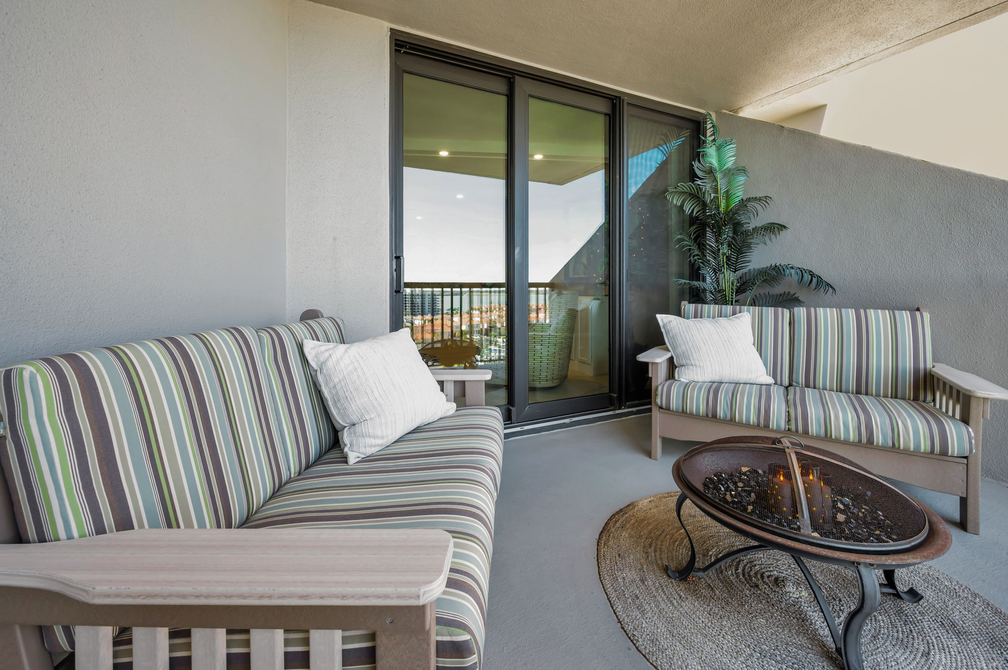 Living Room Balcony2