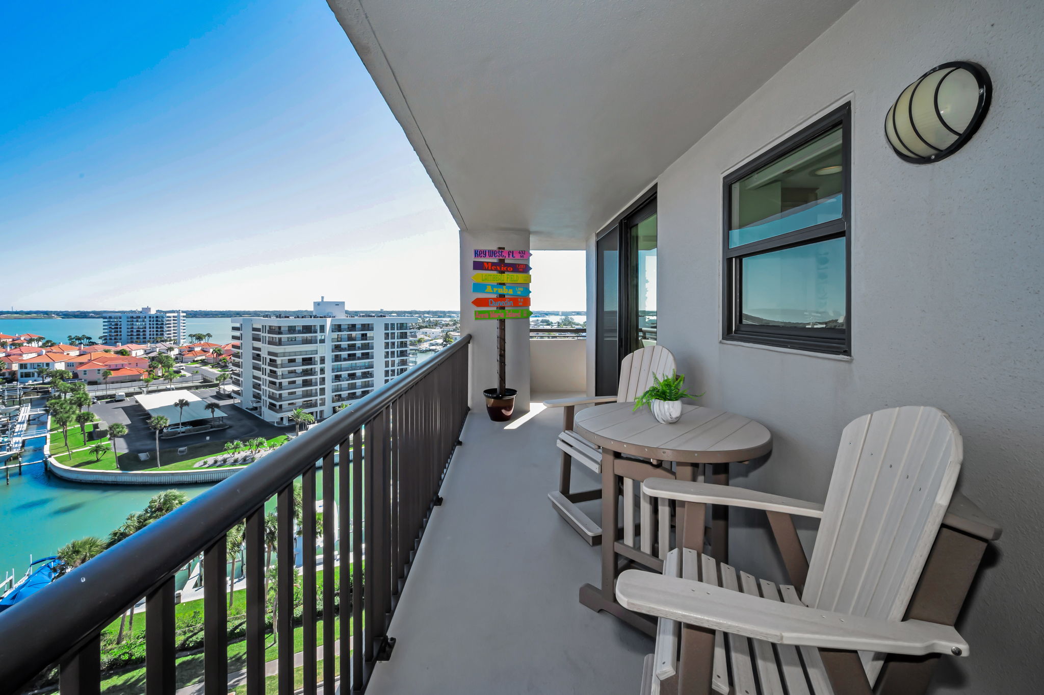 Living Room Balcony5