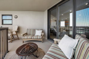 Living Room Balcony3