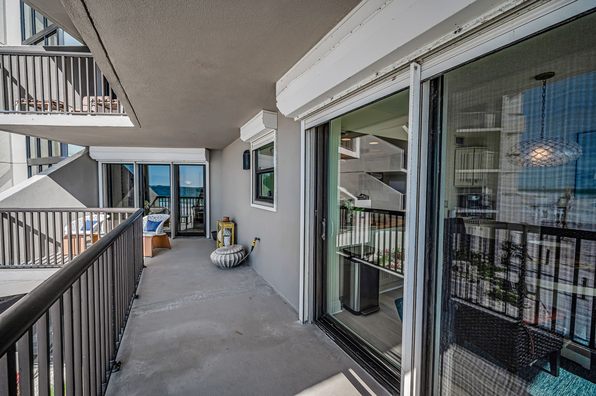 Living Room Balcony4