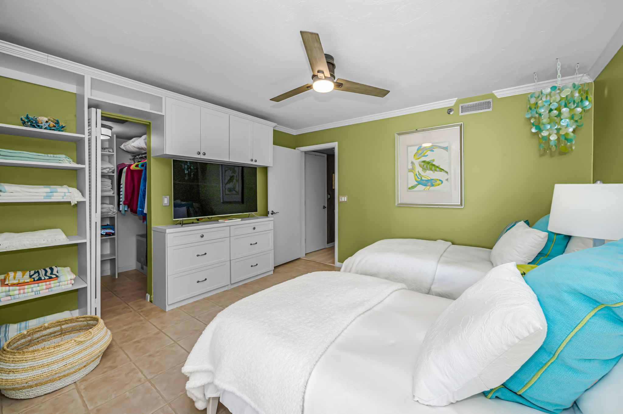 Guest Bedroom2c