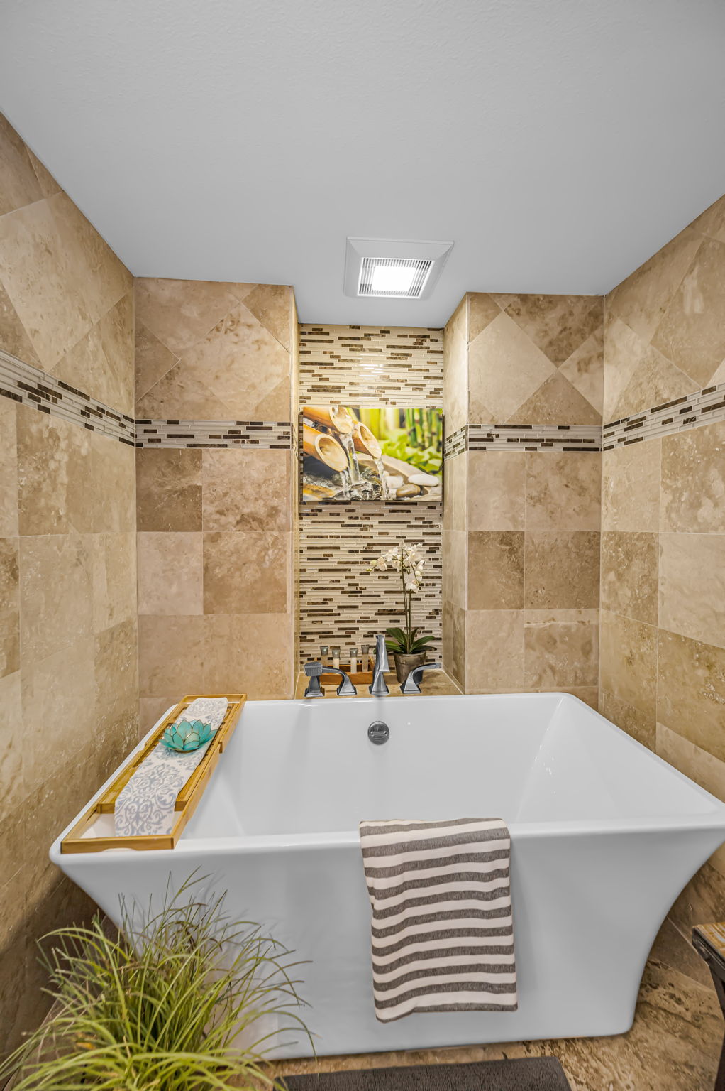 Primary Bathroom1c
