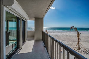 Living Room Balcony3