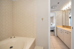Primary Bathroom1c