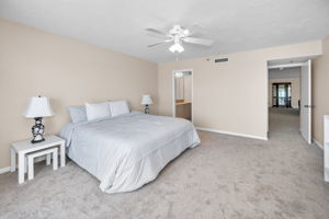 Primary Bedroom1e