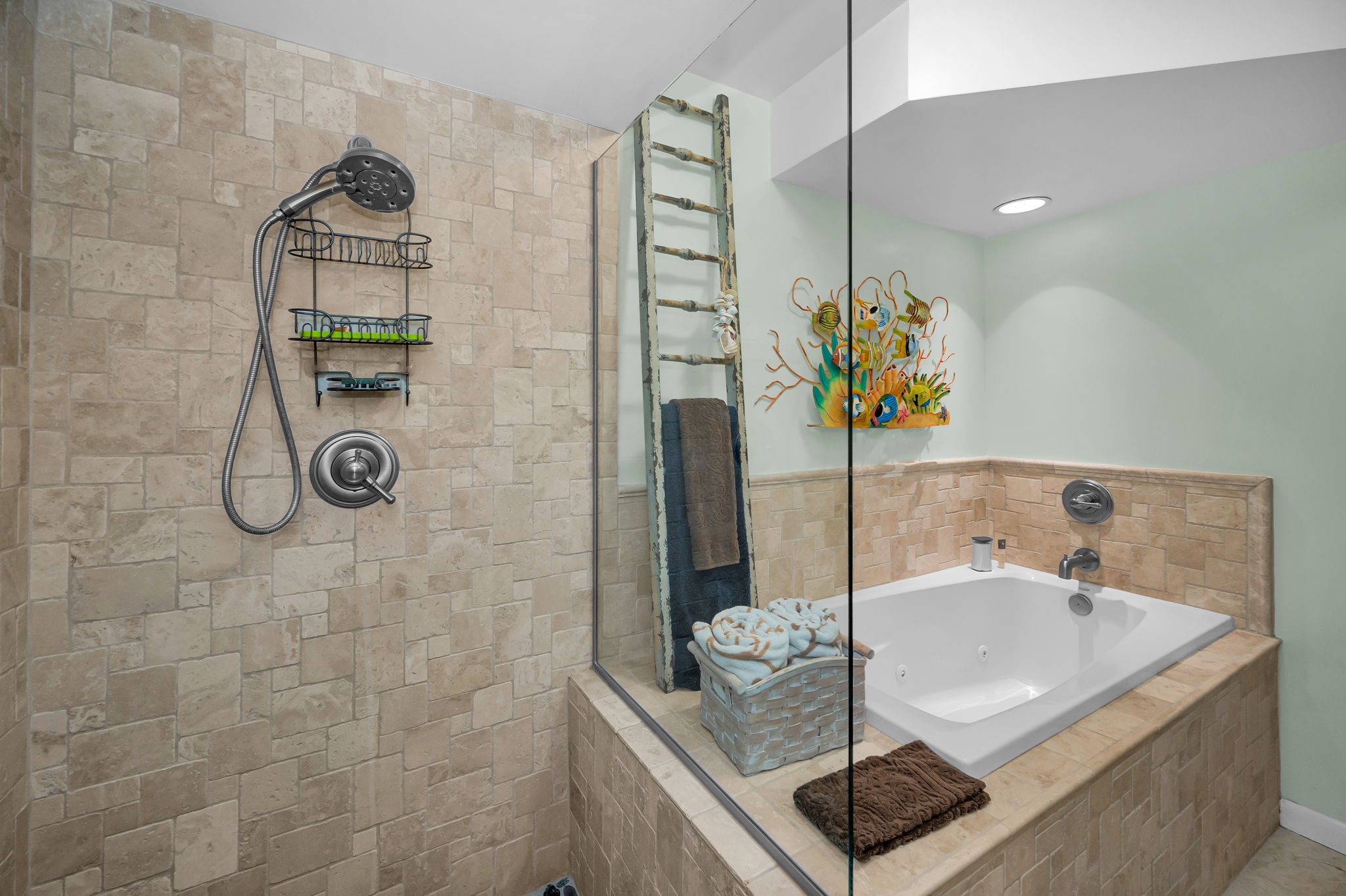 Primary Bathroom1c