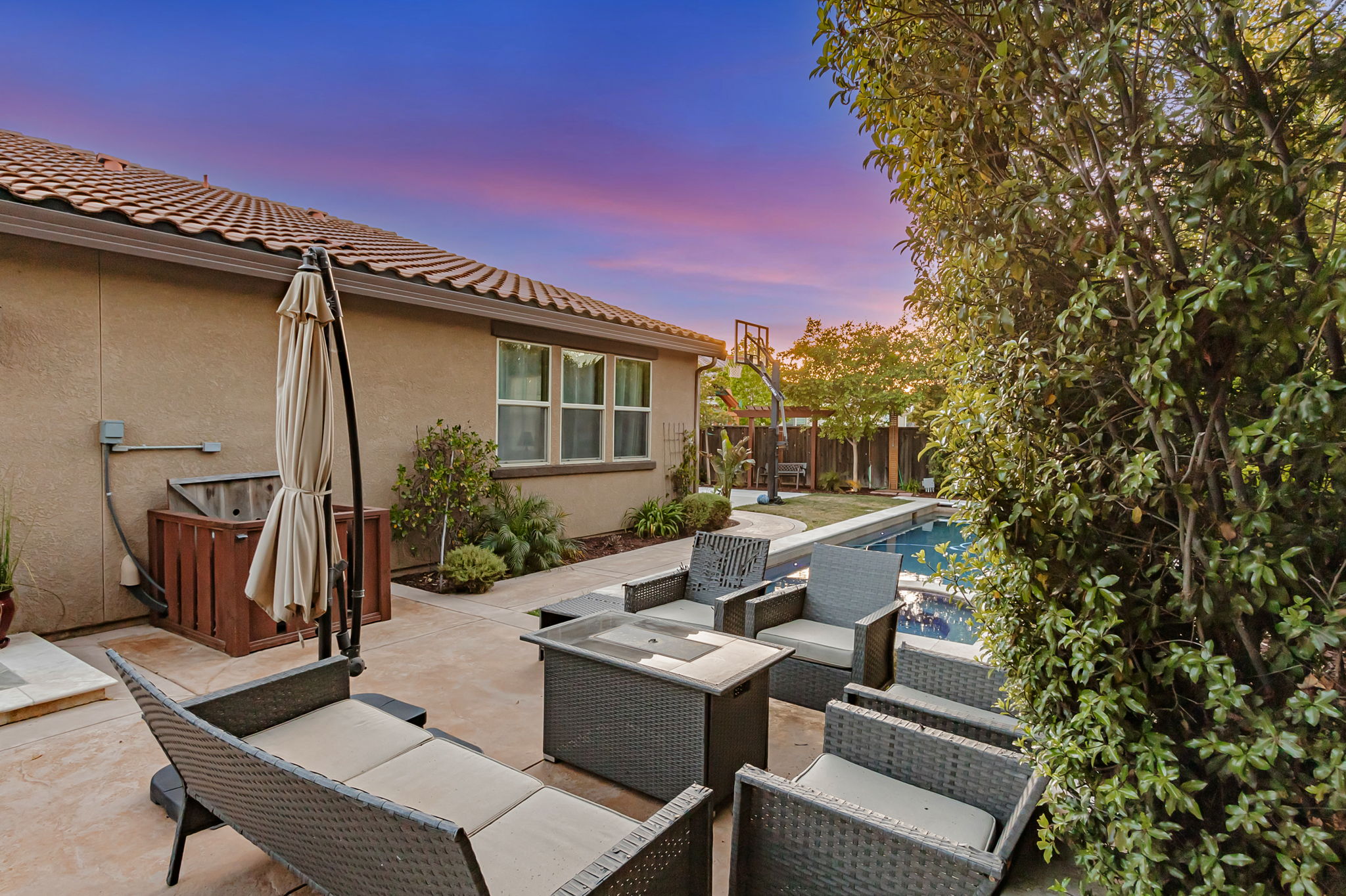001_TWILIGHT_ 1660 Martinez Way 