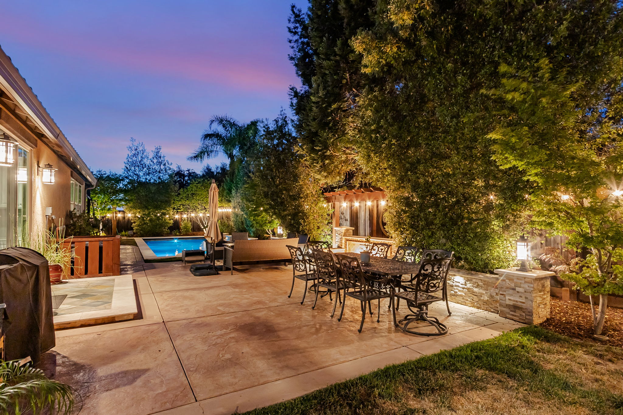079_TWILIGHT_ 1660 Martinez Way 