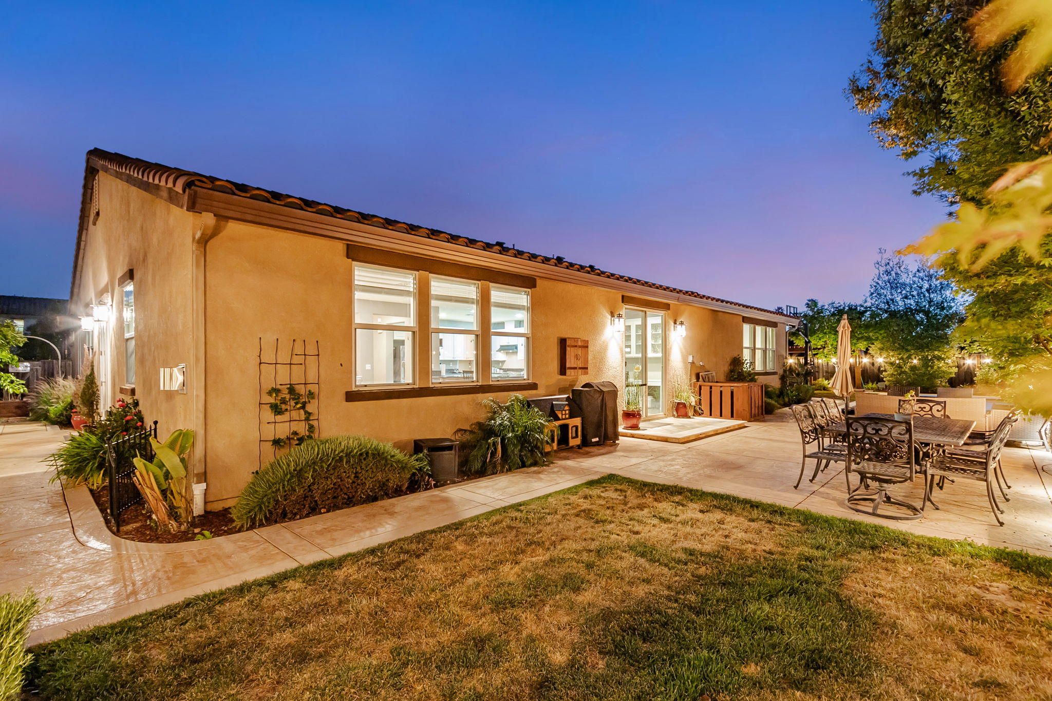 084_TWILIGHT_ 1660 Martinez Way 