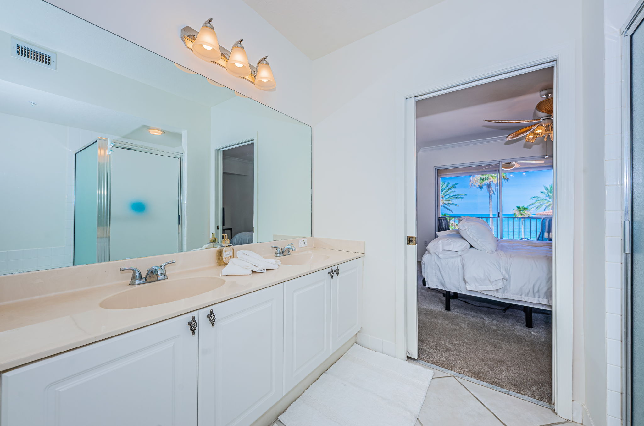 Primary Bathroom 1c