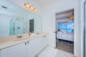 Primary Bathroom 1c