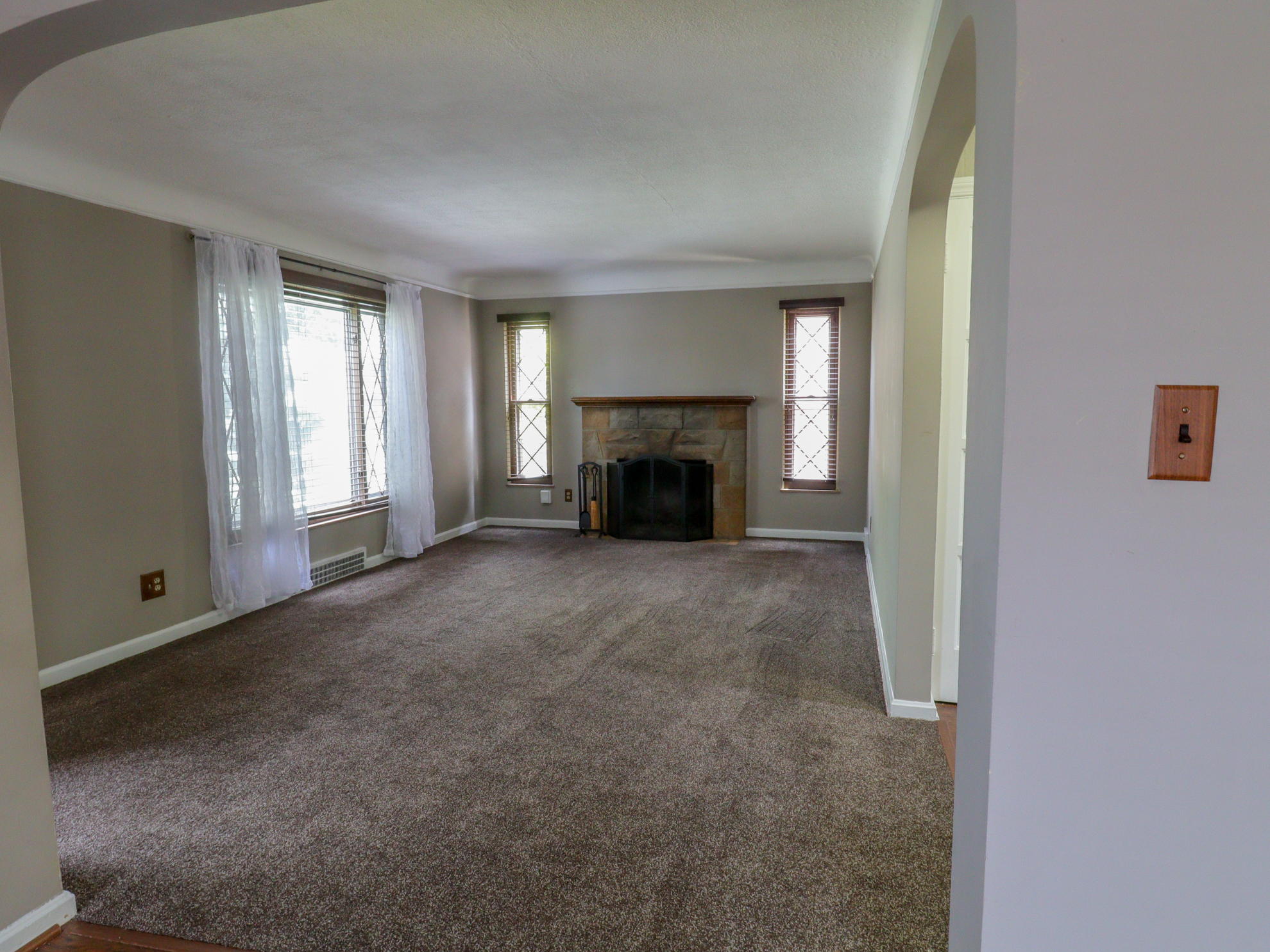 16605 Woodbury Ave, Cleveland, OH 44135, USA Photo 4