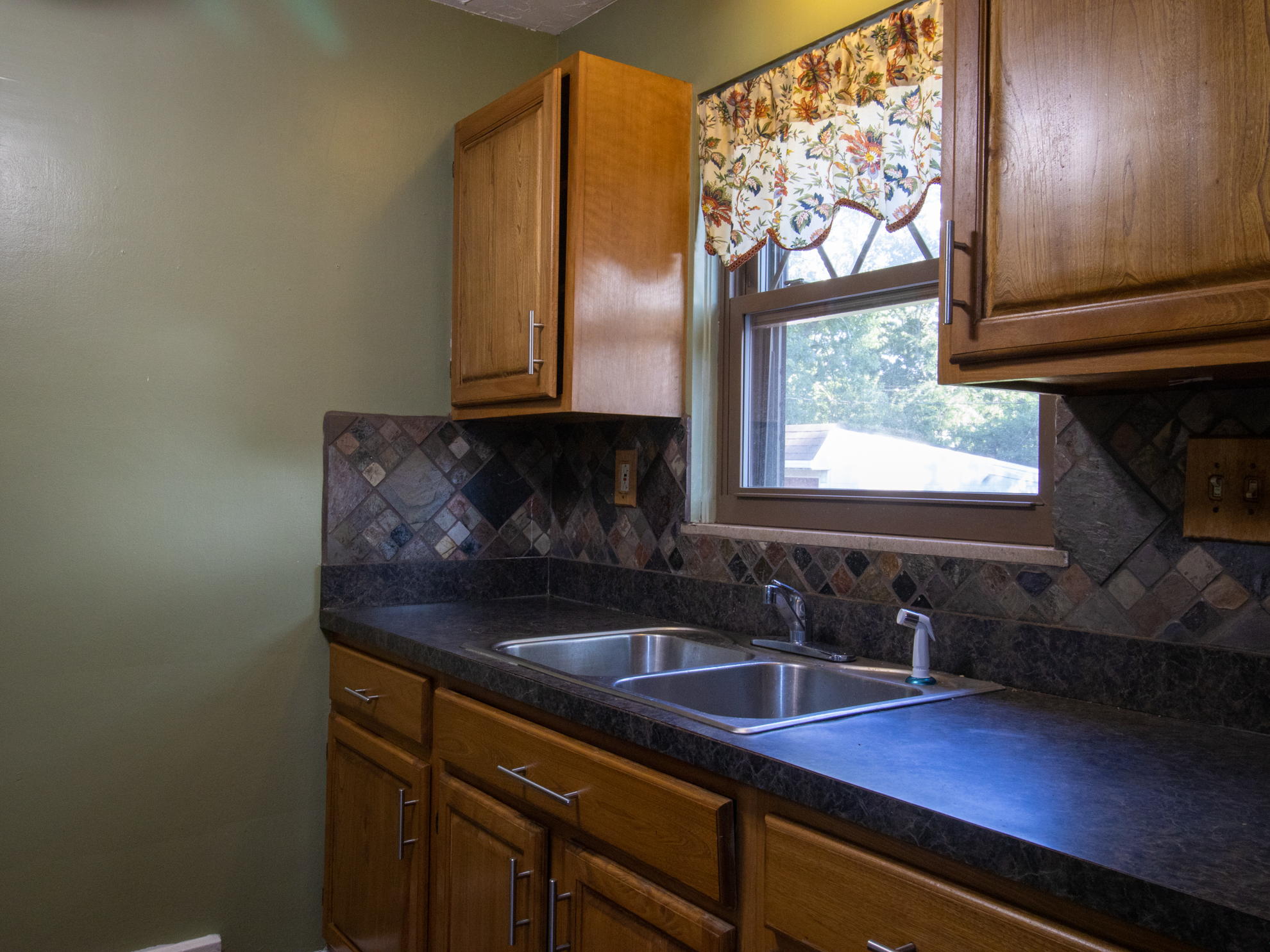 16605 Woodbury Ave, Cleveland, OH 44135, USA Photo 11