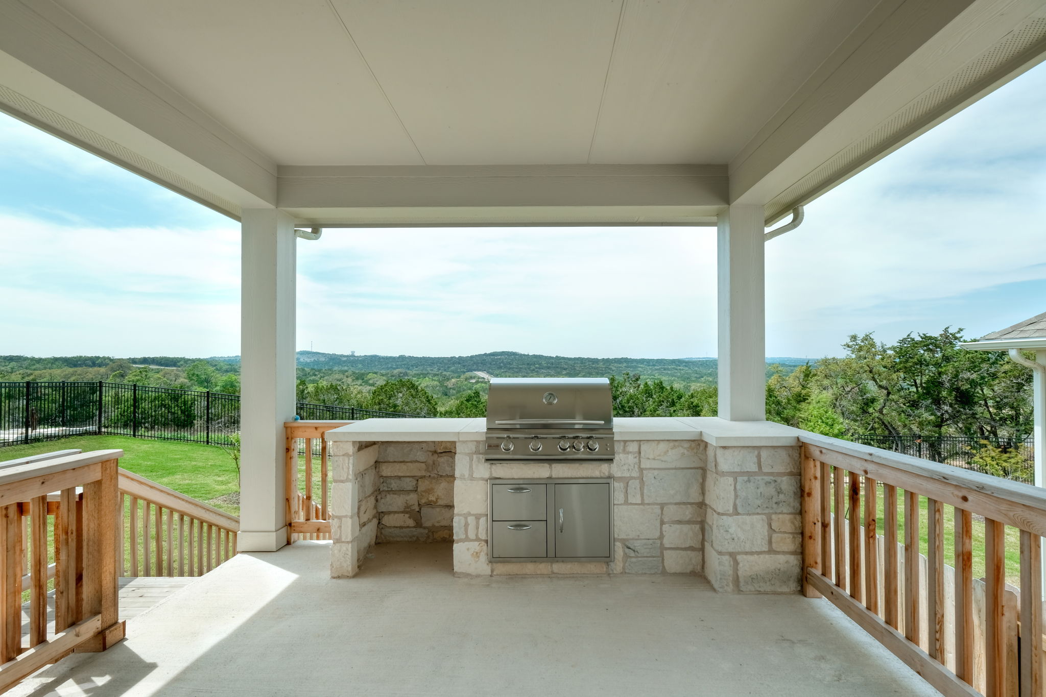 Covered Back Patio/Outdoor Kitchen