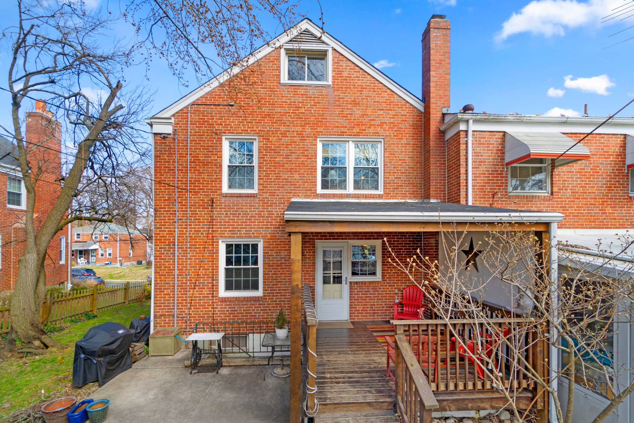 28. Back exterior.jpg