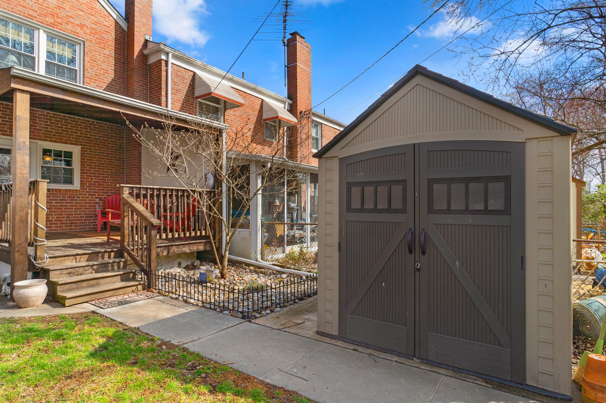 30. Back exterior.jpg