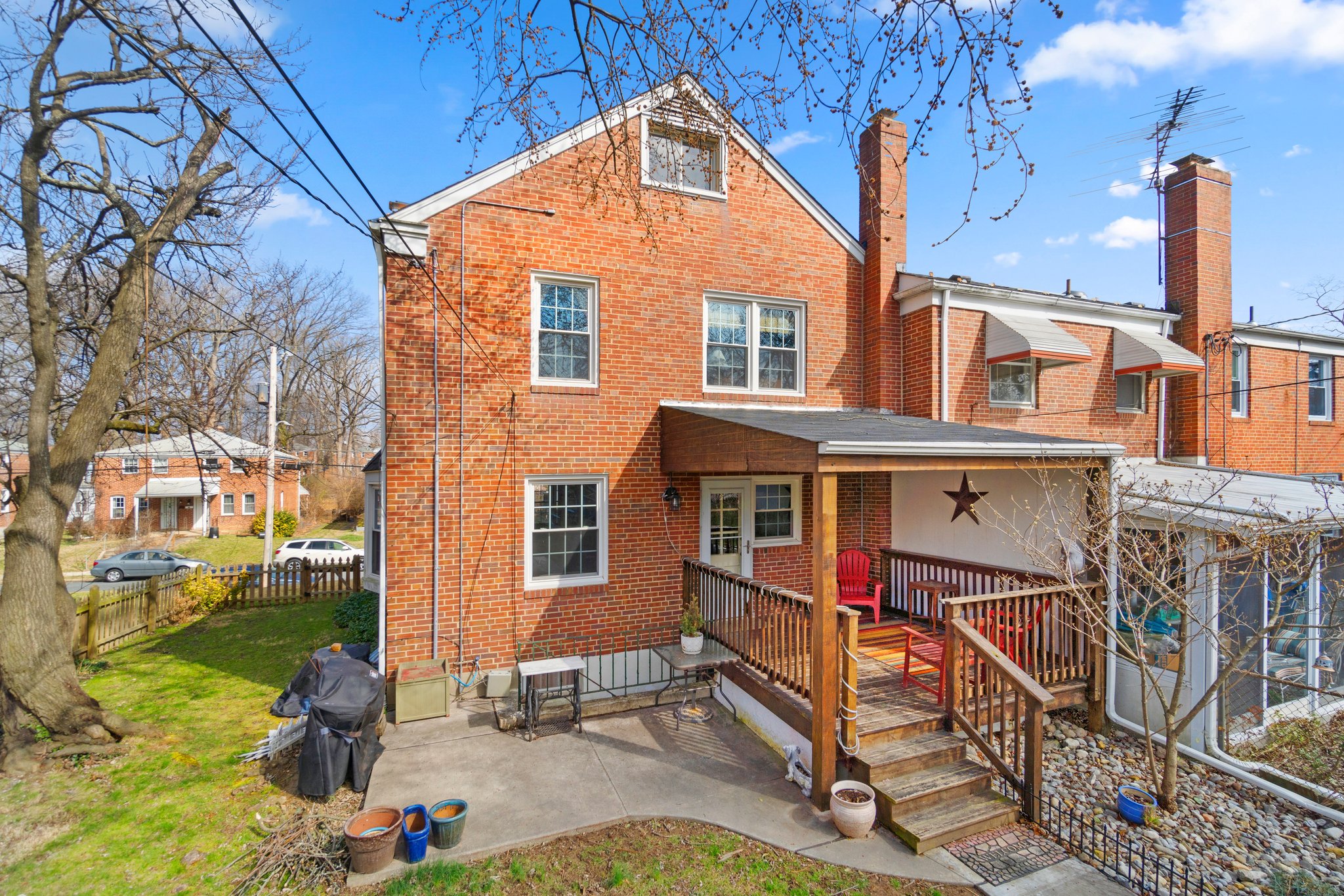 27. Back exterior.jpg