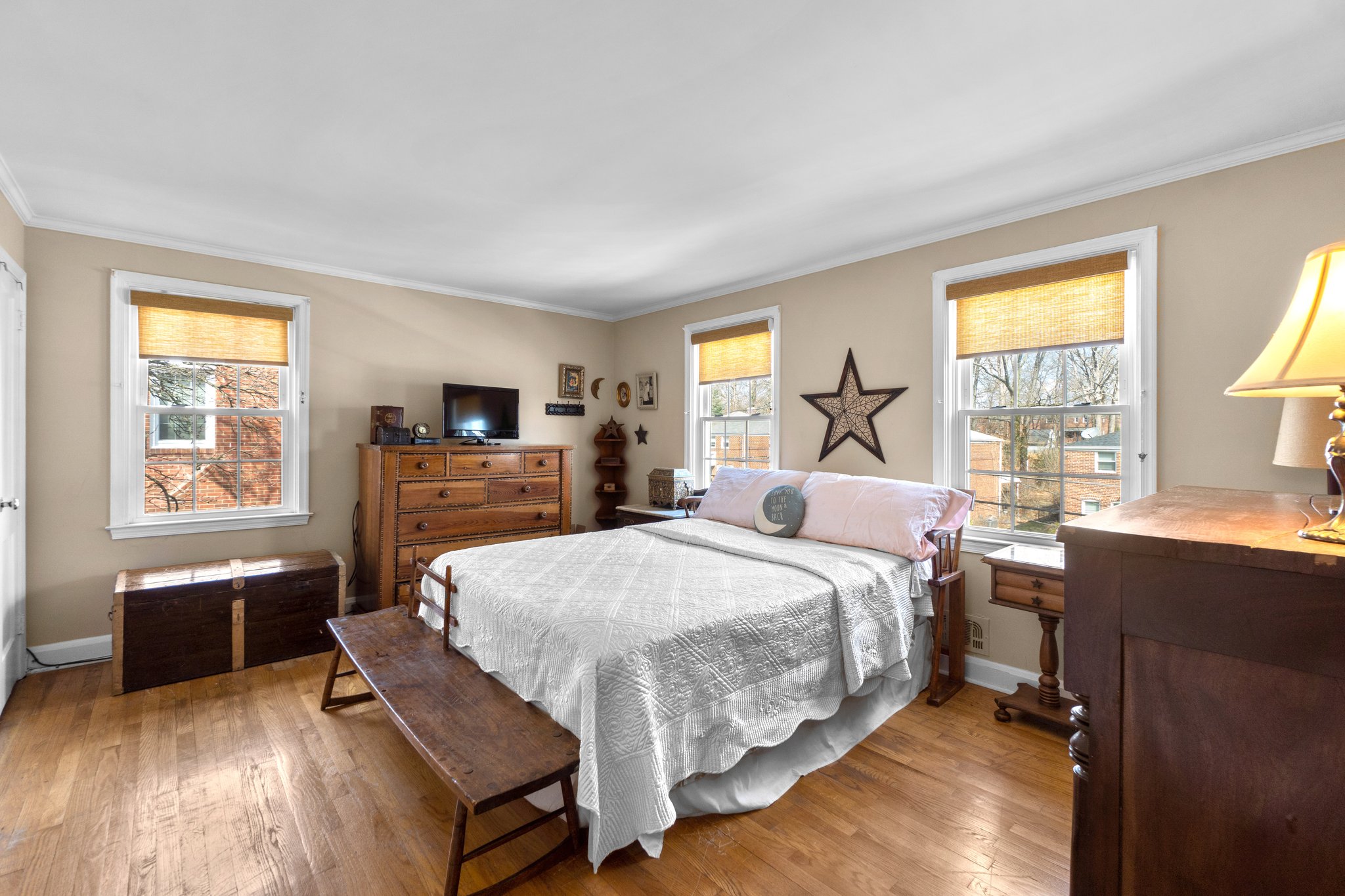 14. Upper bedroom.jpg