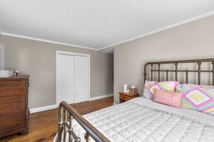 17. Upper bedroom.jpg