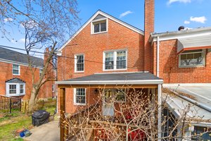 29. Back exterior.jpg