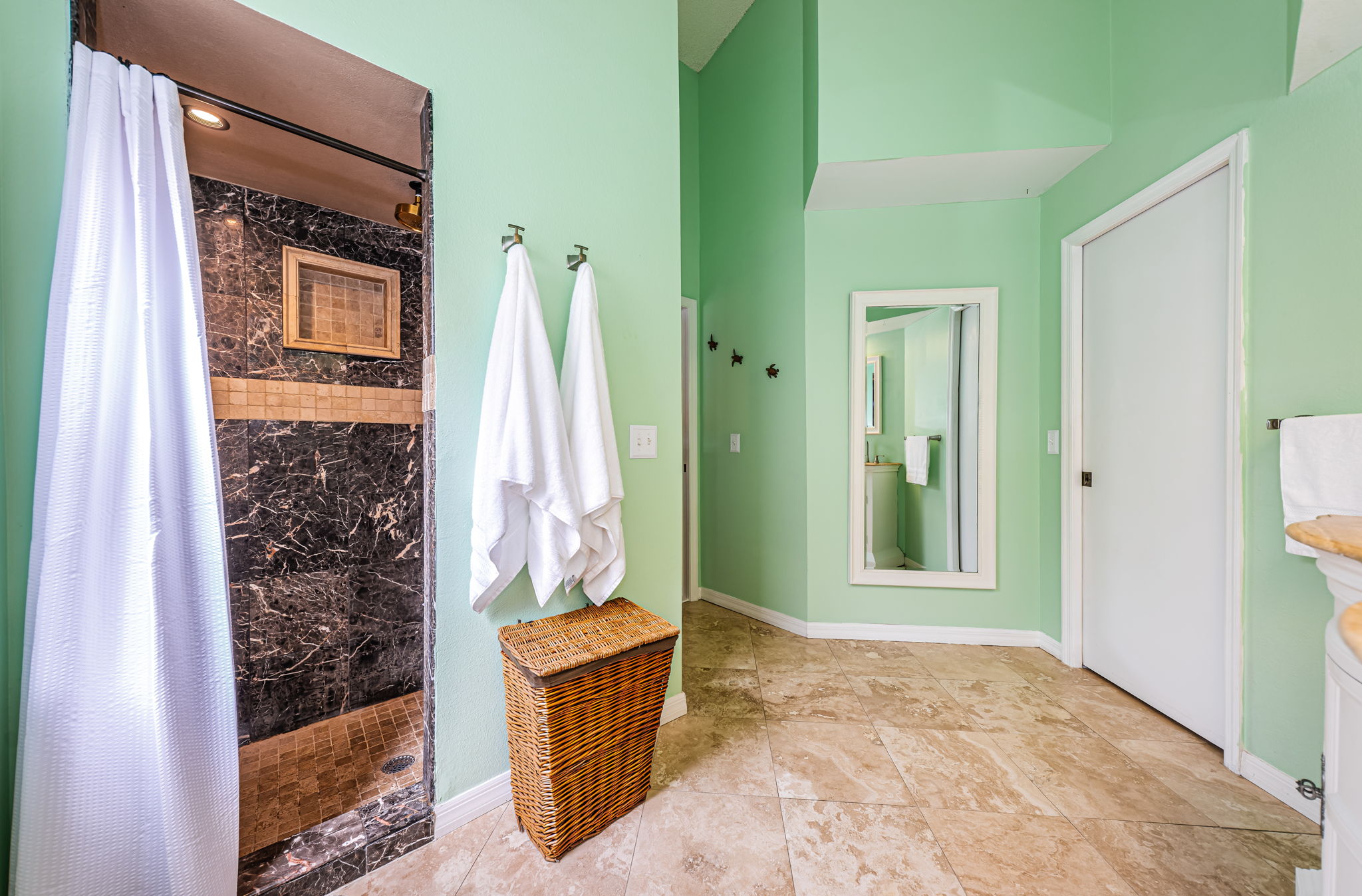 Master Bathroom1b