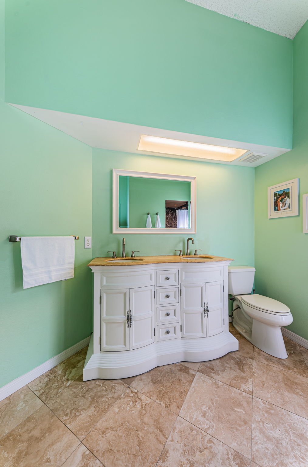 Master Bathroom1d