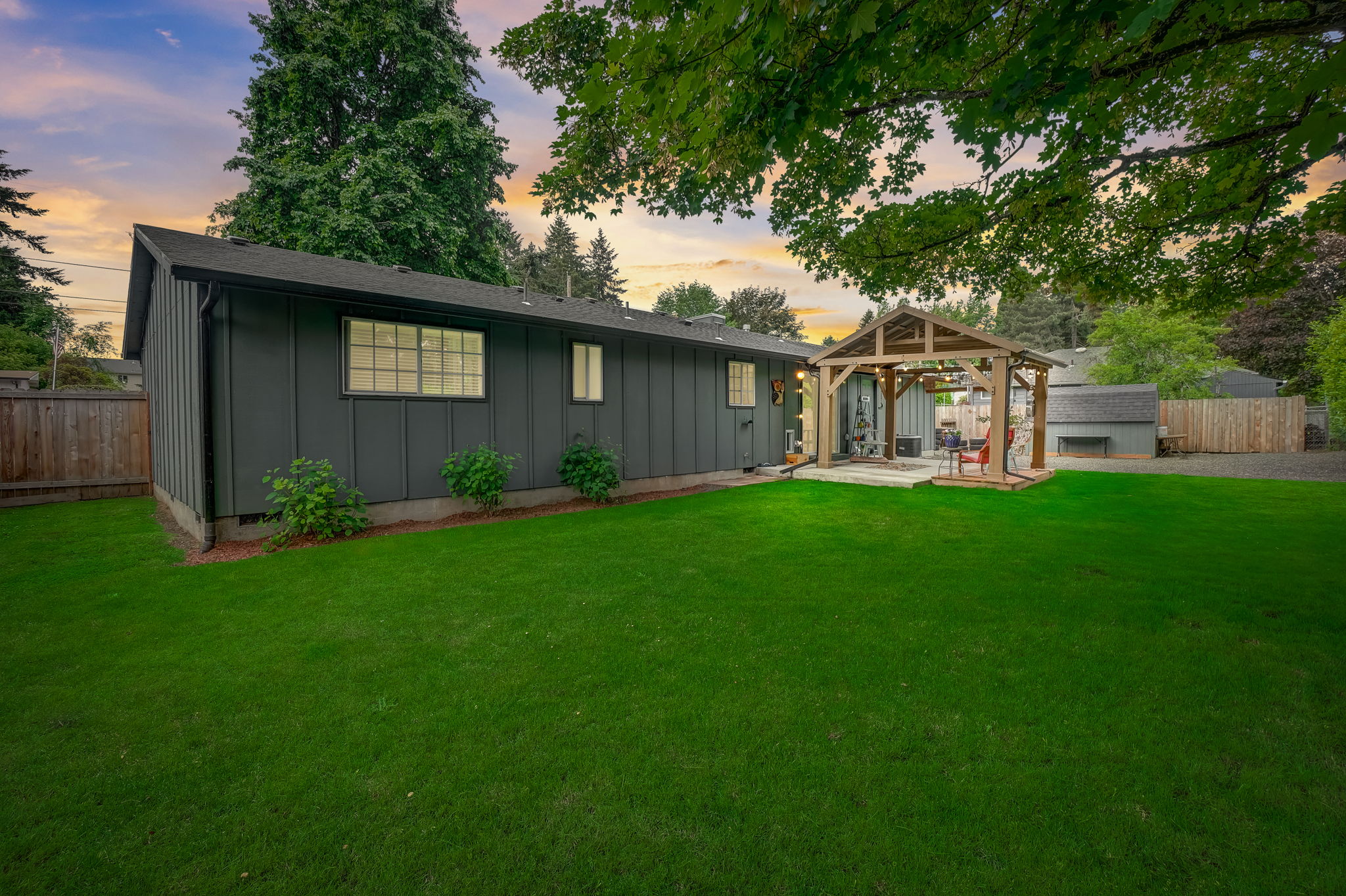 NE Hassalo St - VT-002