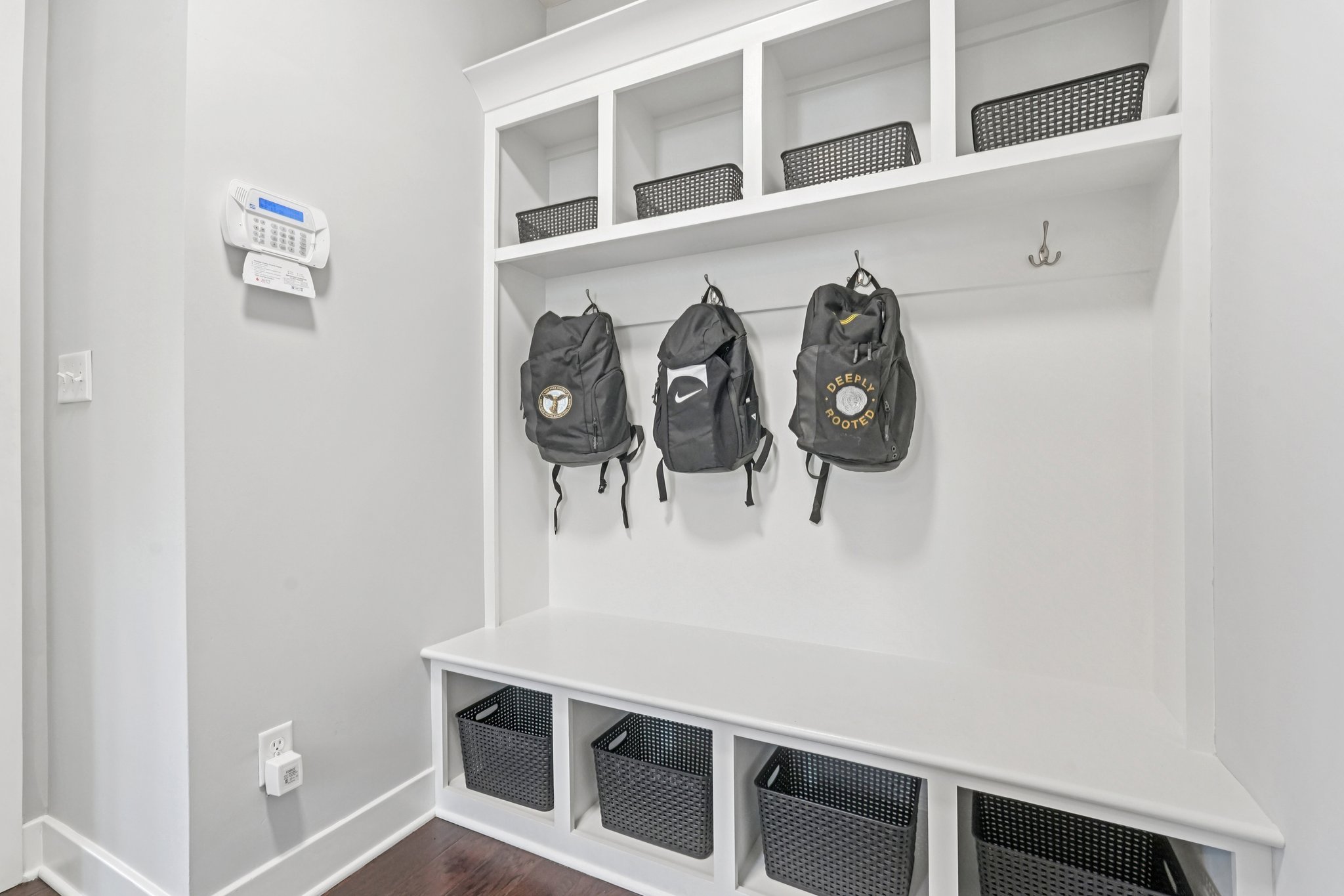 Holly Oak Dr-S1404-031.jpg