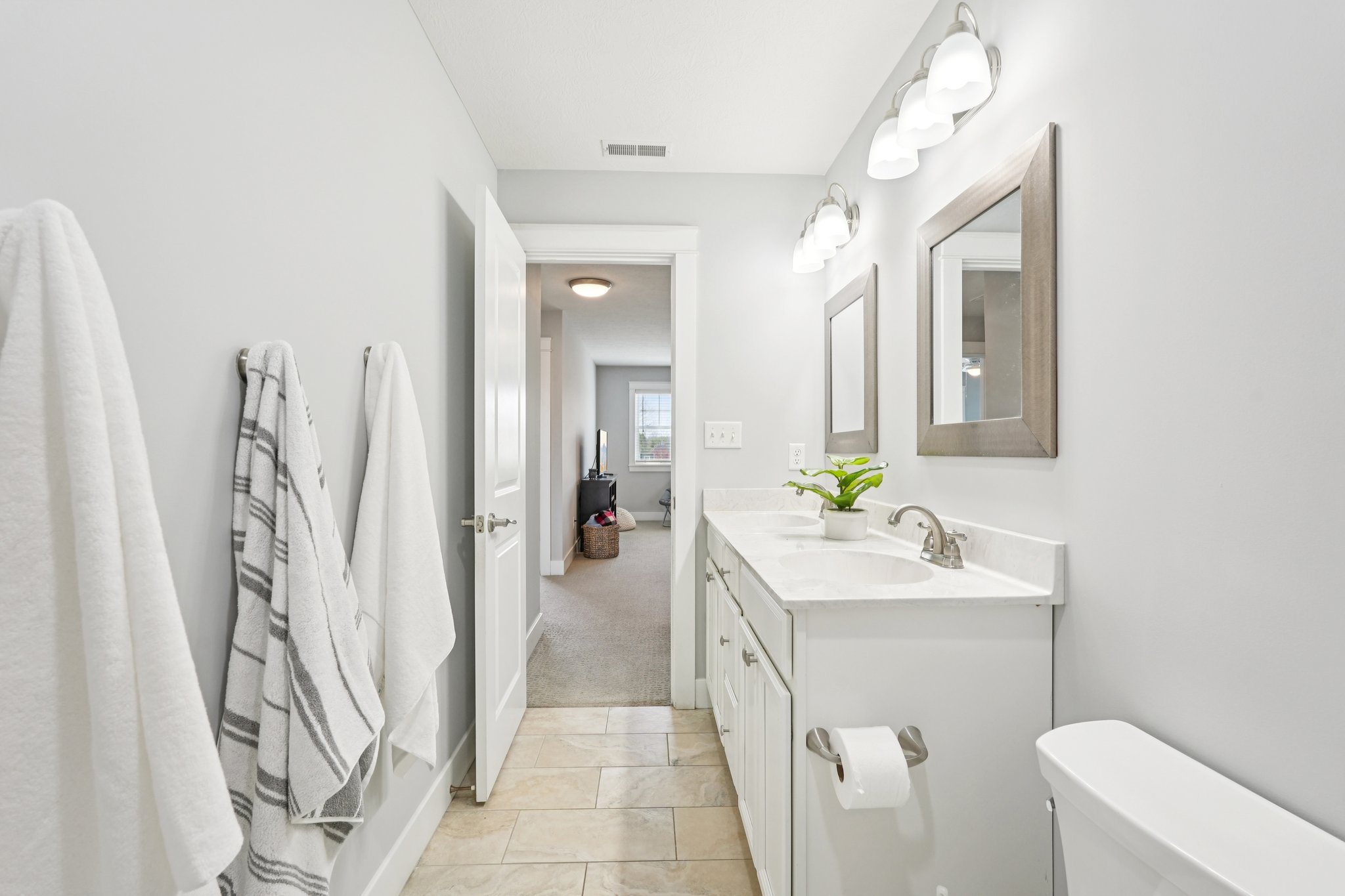 Holly Oak Dr-S1404-045.jpg