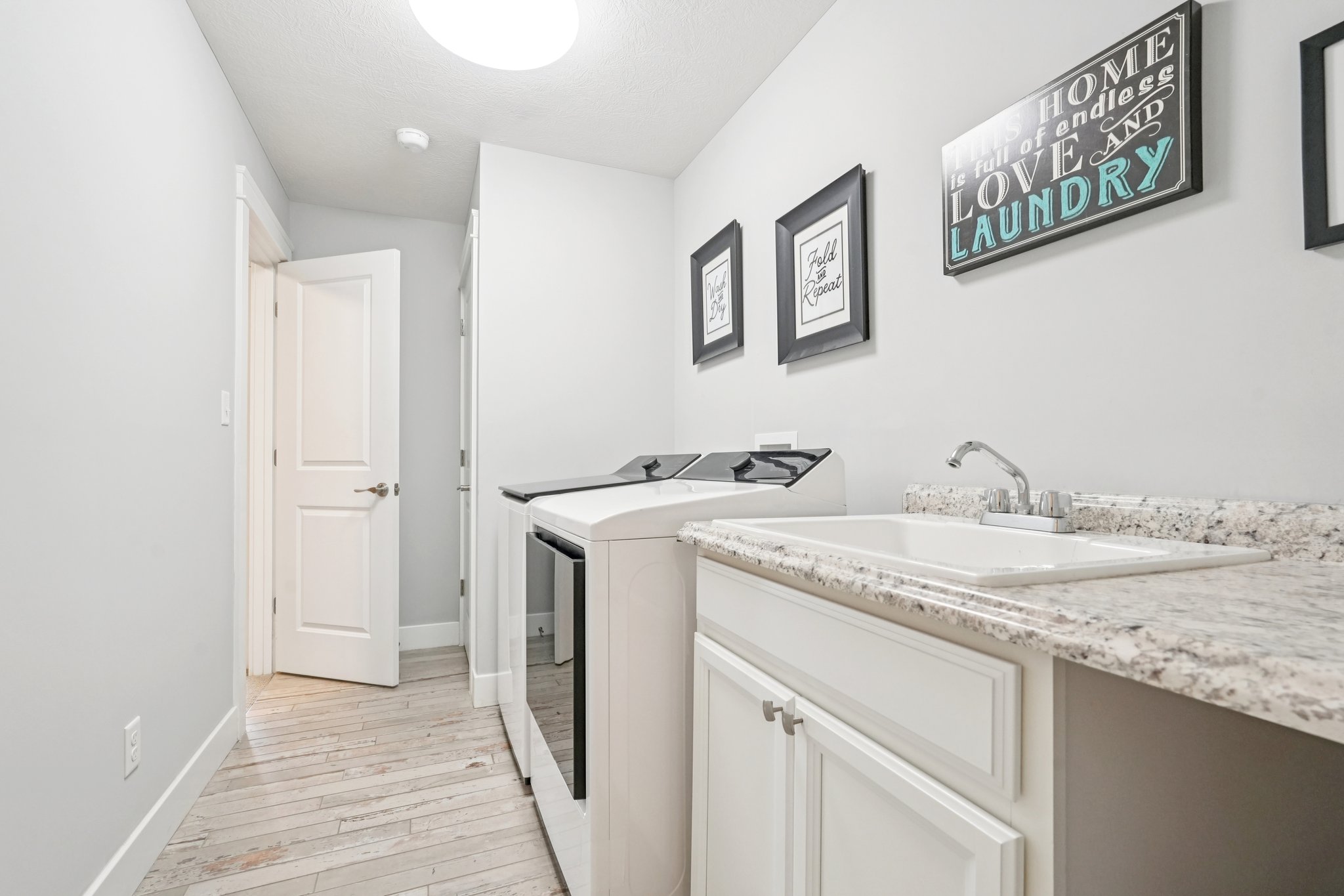 Holly Oak Dr-S1404-056.jpg